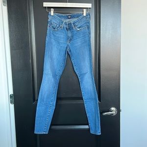Gap skinny jeans 26 regular
